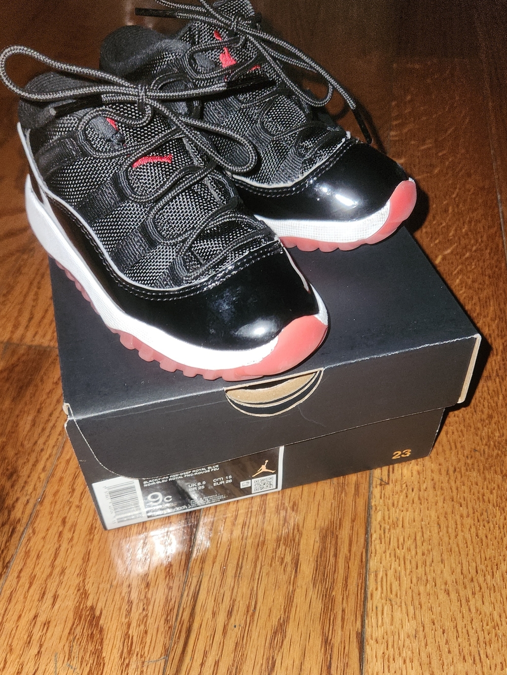 Jordan Kids Black and Red Low-Top Sneakers